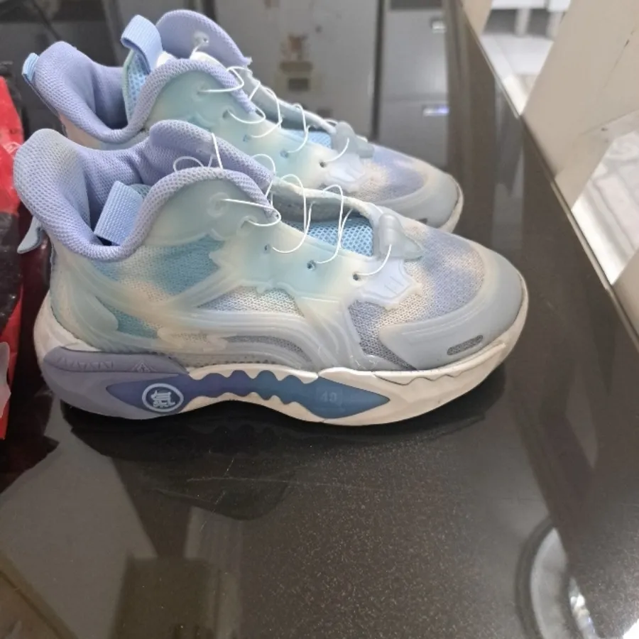 کتونی عالی و برند سایز