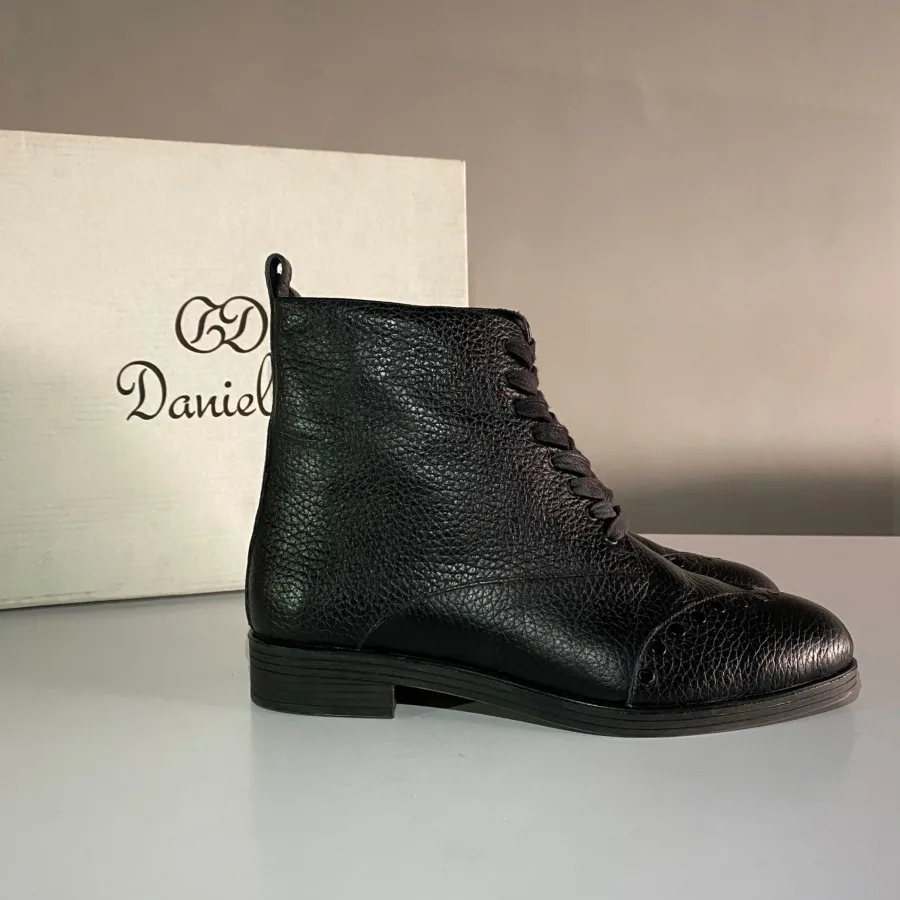 نیم‌بوت چرم دنیلی