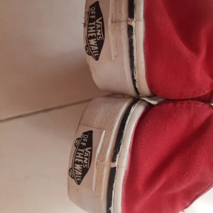 کتانی ونس قرمز