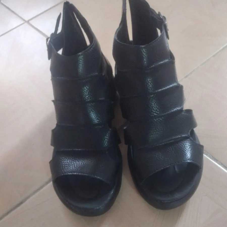 کفش فقط یکبار پوشیده سایز