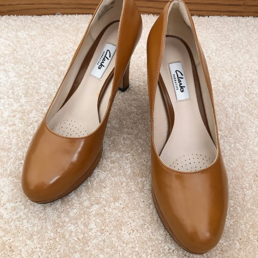 کفش پاشنه دار clarks اصل