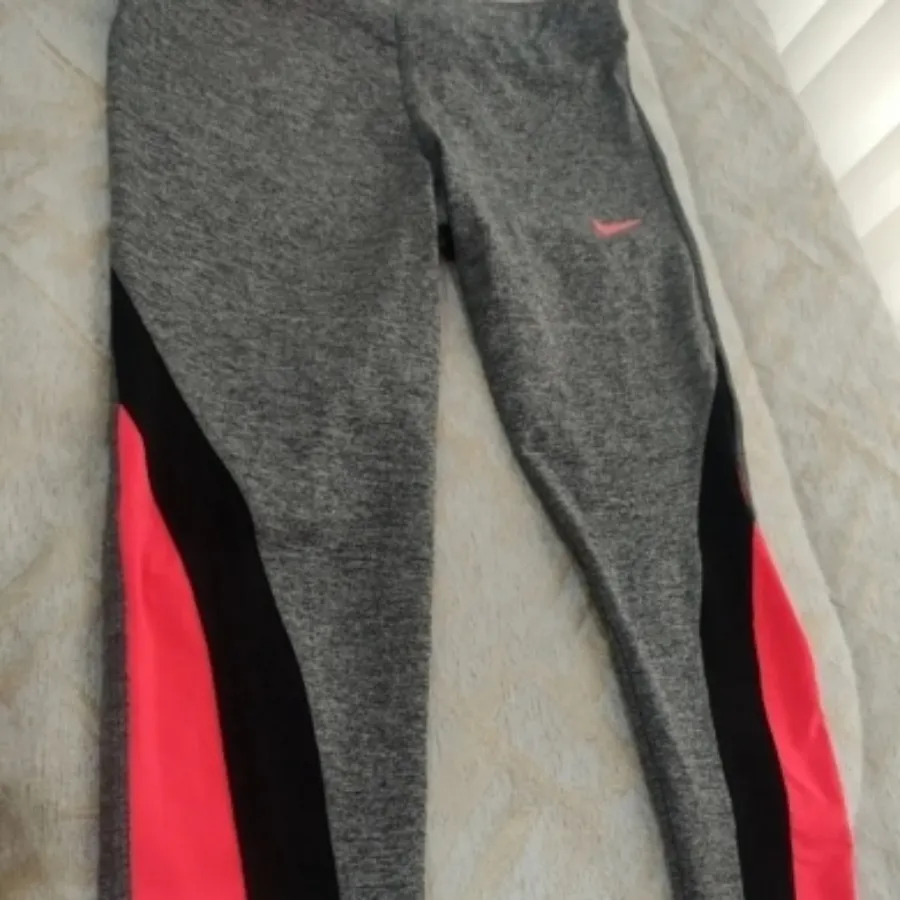 لباس ورزشی تاپ و لگ