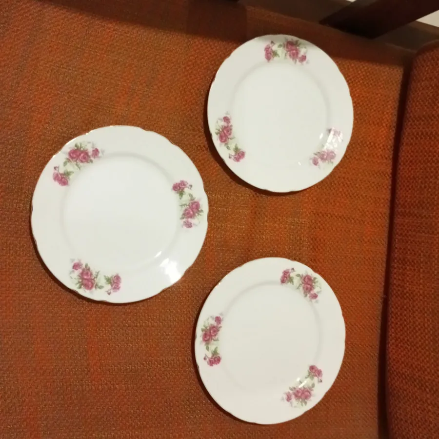 بشقاب گل سرخ ژاپنی