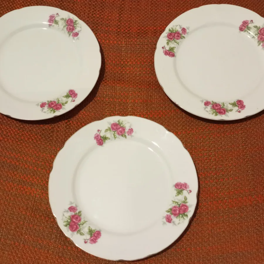 بشقاب گل سرخ ژاپنی