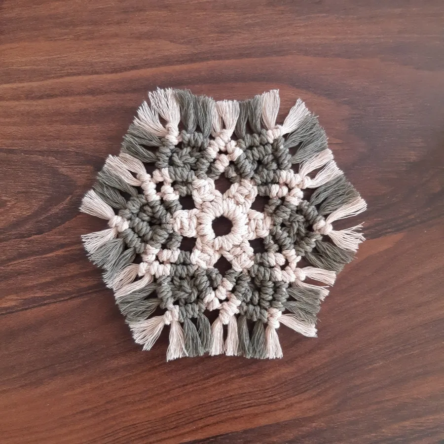 زیرلیوانی مکرومه