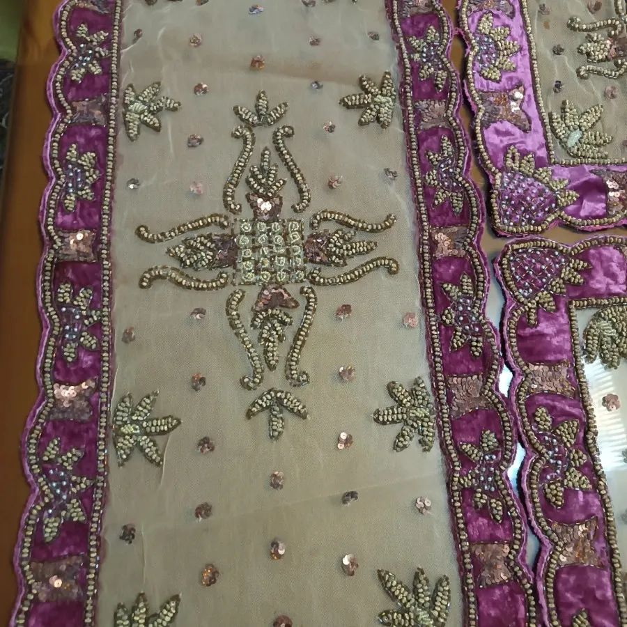 رومیزی کار شده هندی