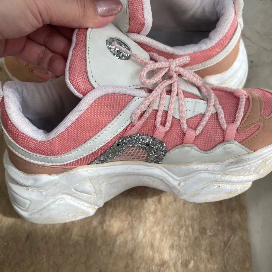 کتانی زنانه