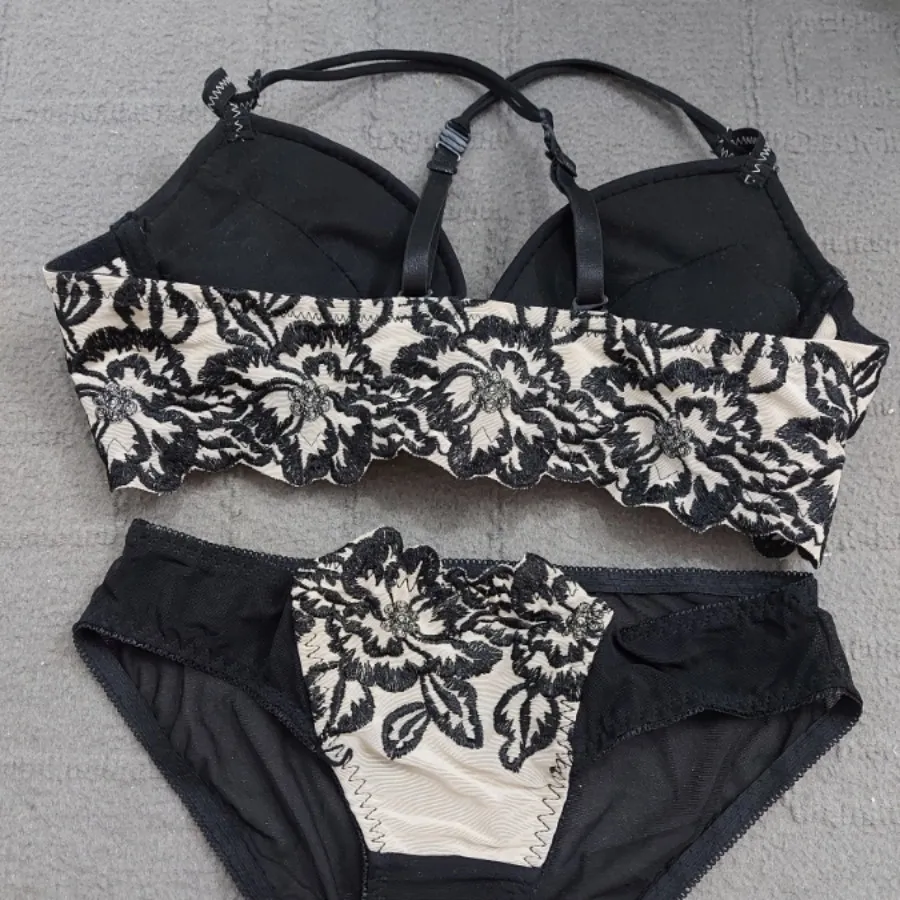 ست شورت و سوتین کاپدار