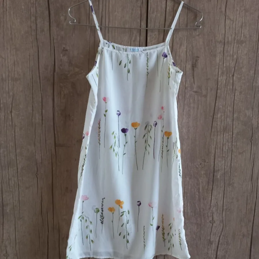 پیراهن سفید گل گلی