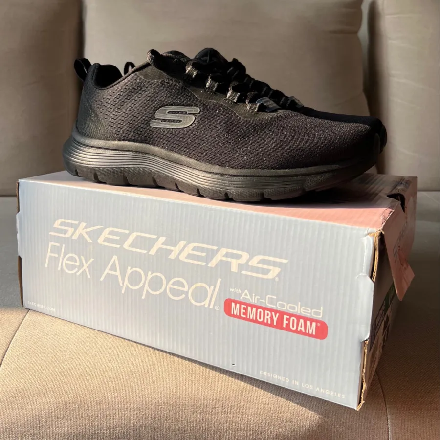 کفش اسپرت اسکچرز