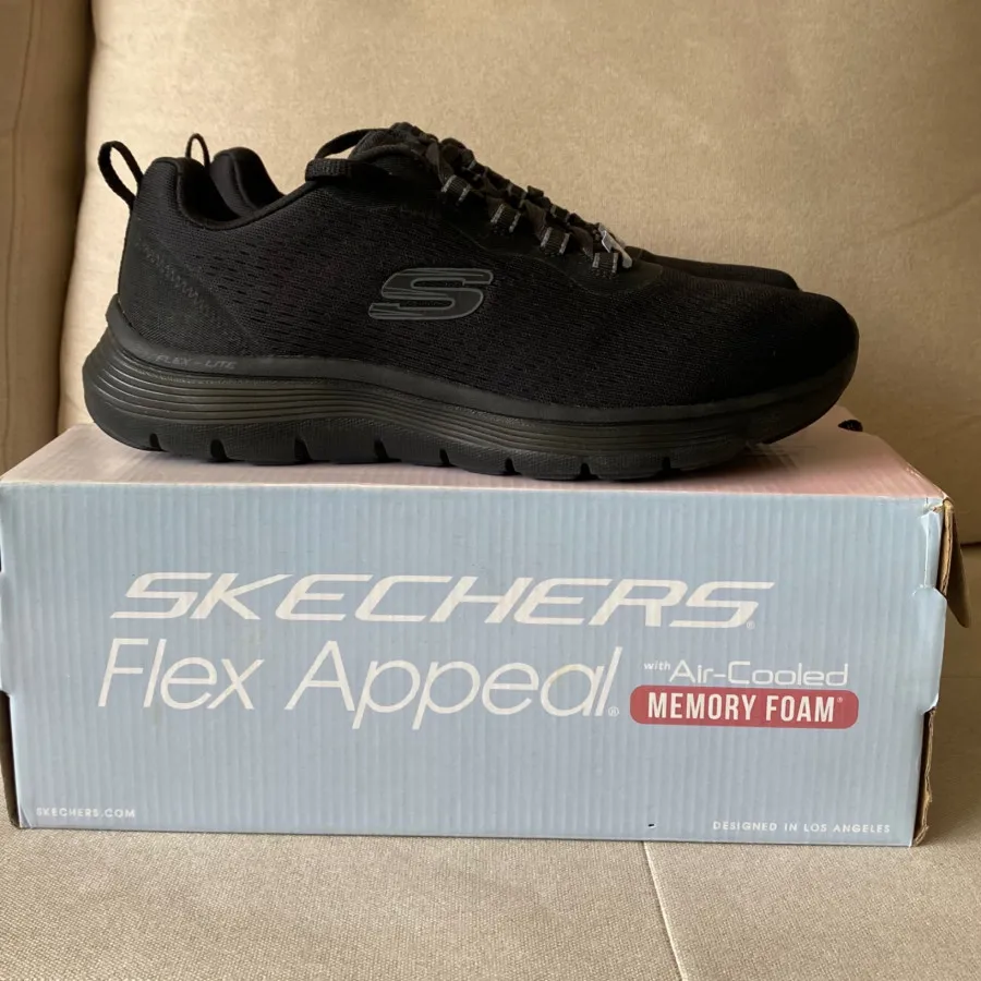 کفش اسپرت اسکچرز