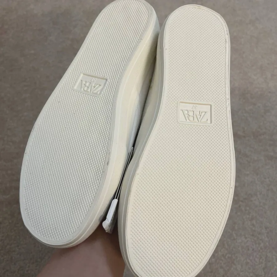 کفش بابونه‌ای زارا