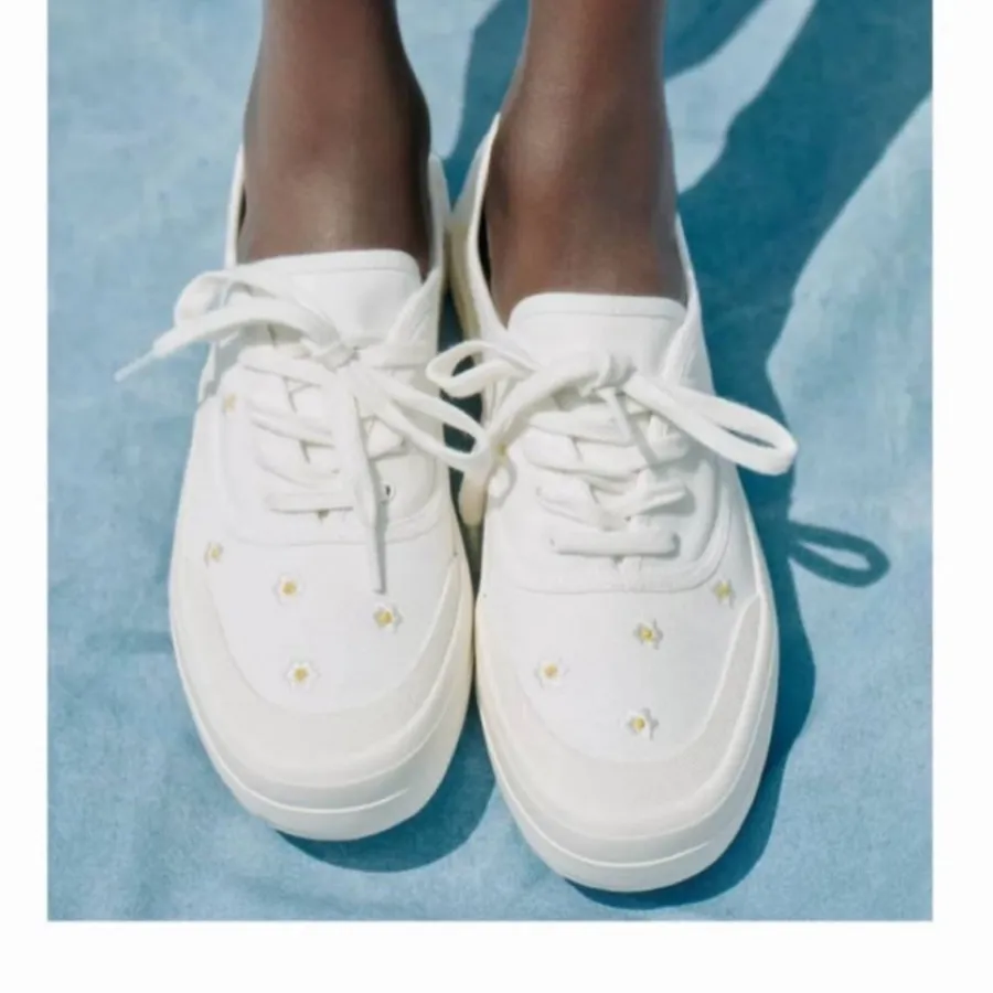 کفش بابونه‌ای زارا