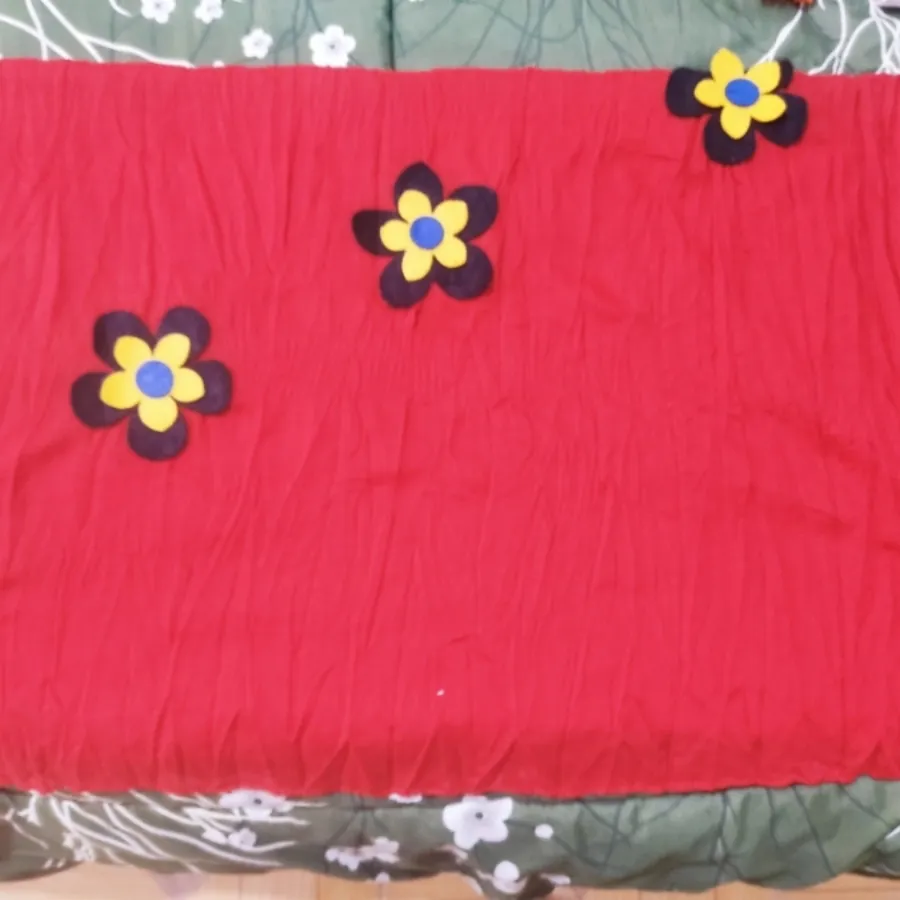 شال قرمز گلدار