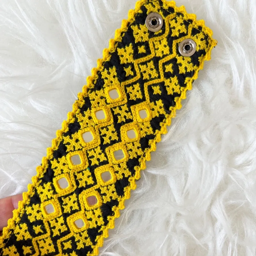 دستبند سوزن دوزی