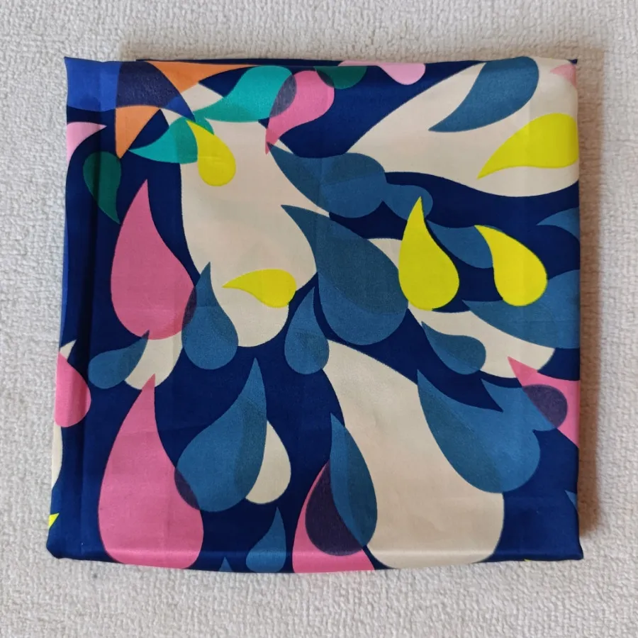 روسری ساتن سرمه ای