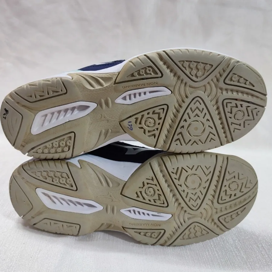 کتونی سالنی میزانو