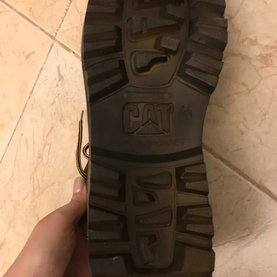 کفش کار کاترپیلار