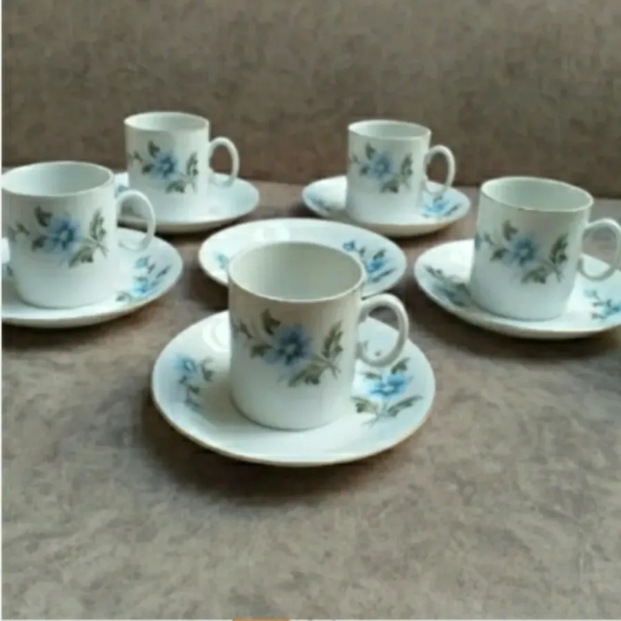 فنجان و نعلبکی کاغذی