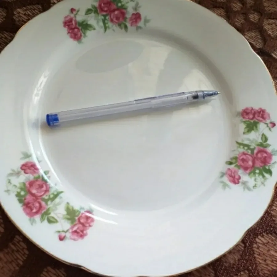 بشقاب گل قرمز قدیمی