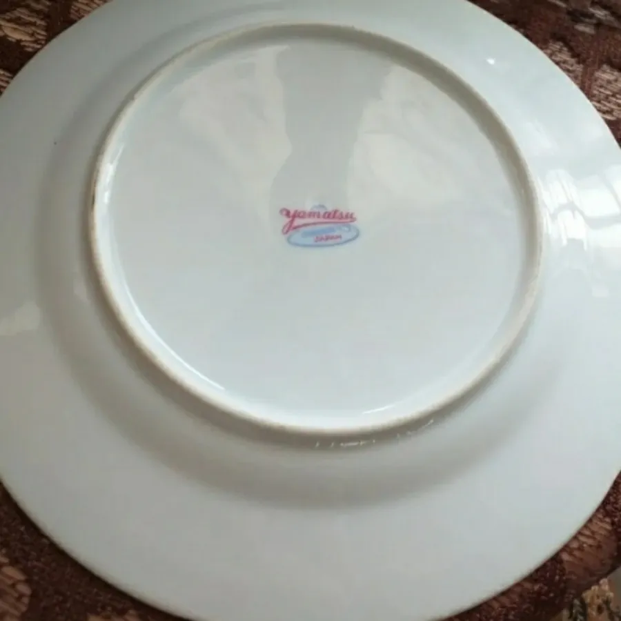 بشقاب گل قرمز قدیمی