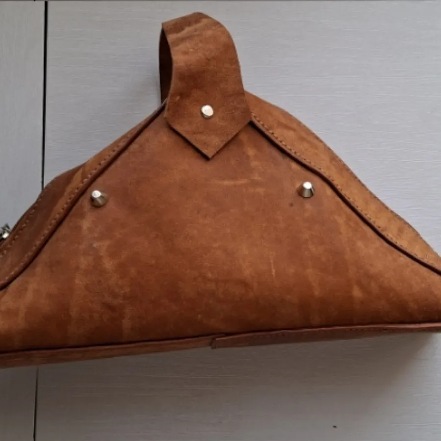 کیف چرم مثلثی