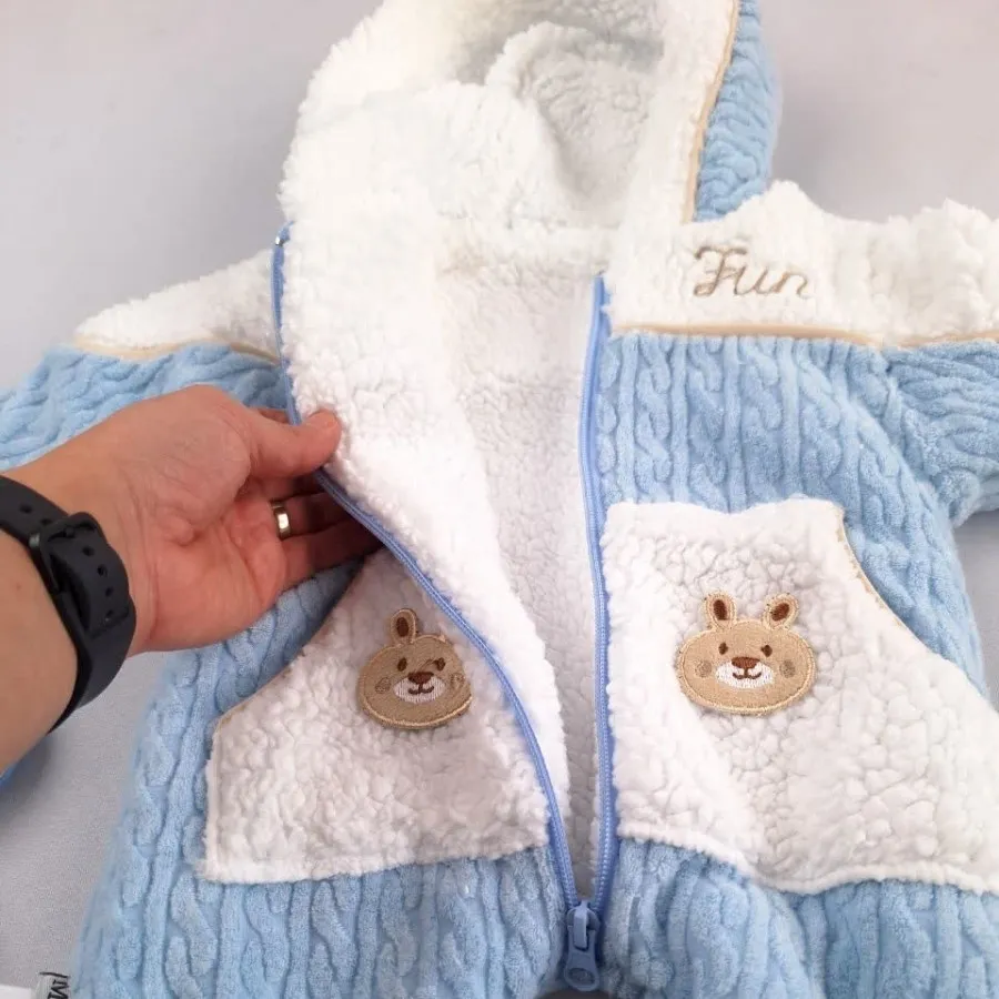 کاپشن سرهمی آبی دوخرس?