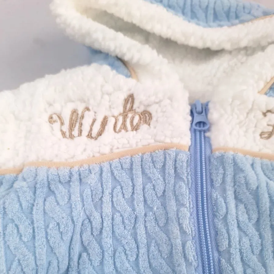 کاپشن سرهمی آبی دوخرس?