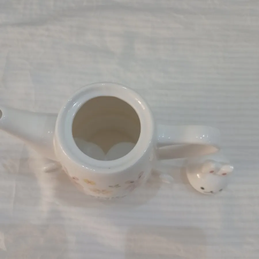 قوری با دو تا فنجان