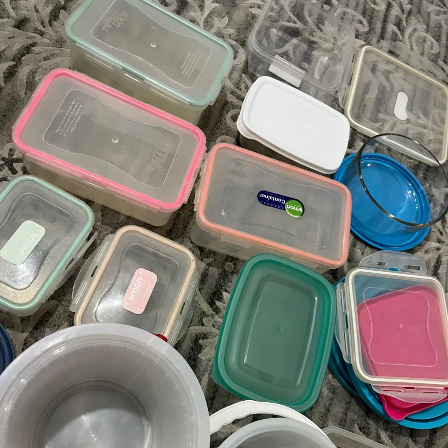 یه تعداد ظرف فریزری