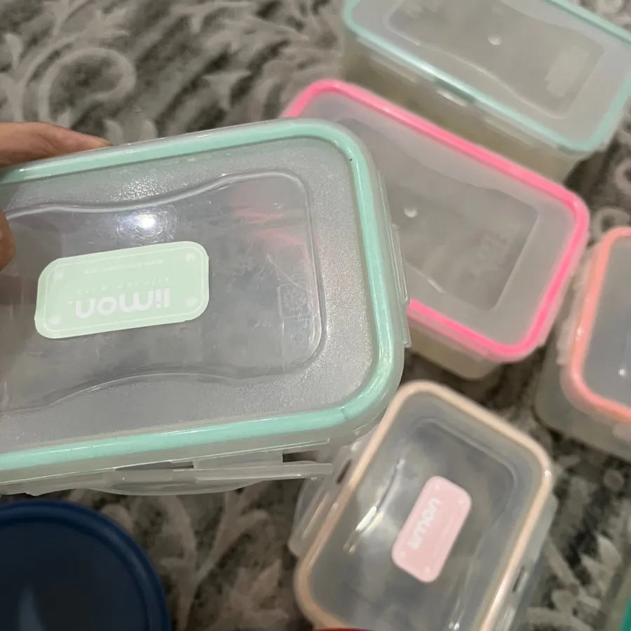 یه تعداد ظرف فریزری