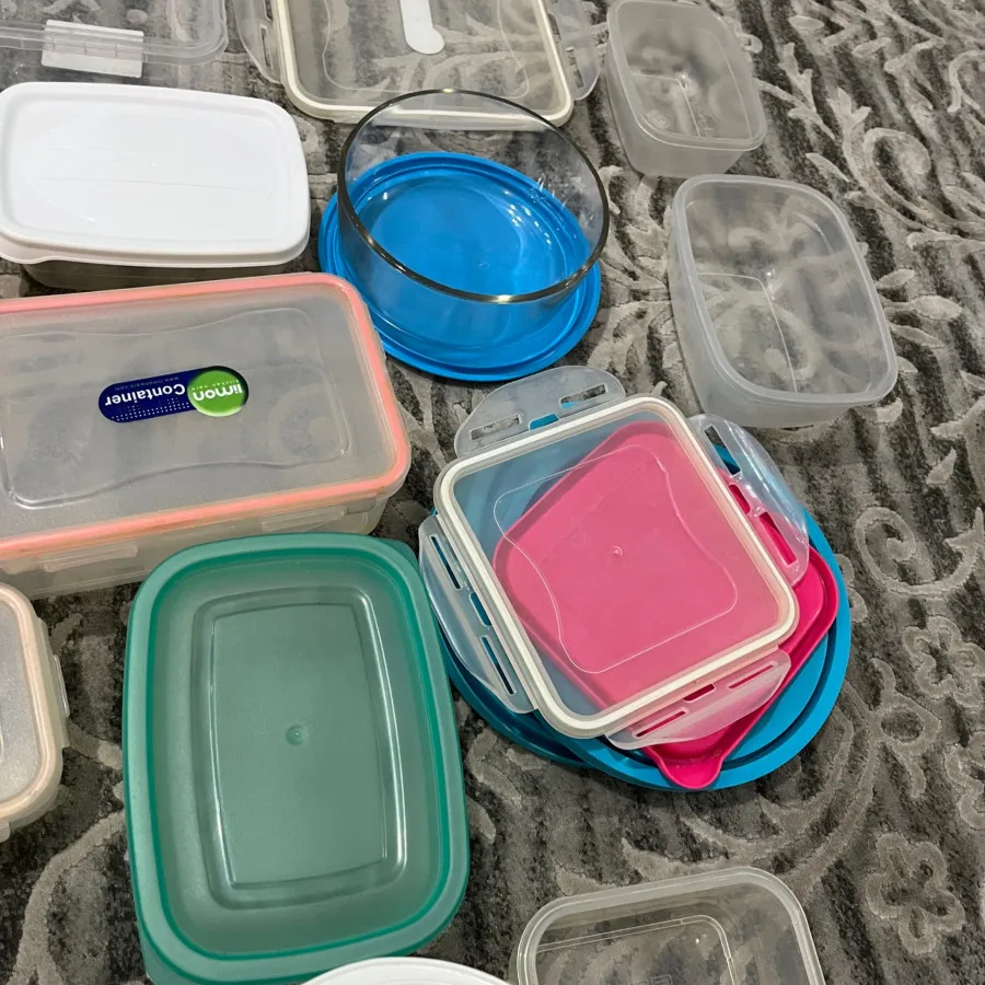 یه تعداد ظرف فریزری