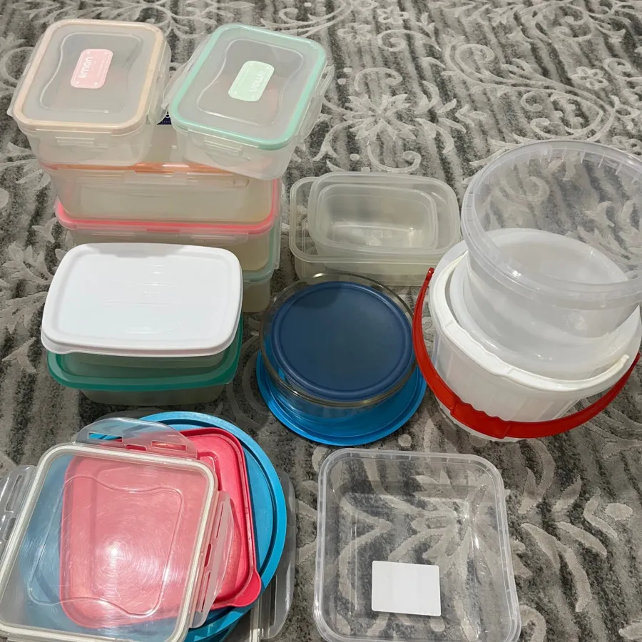 یه تعداد ظرف فریزری