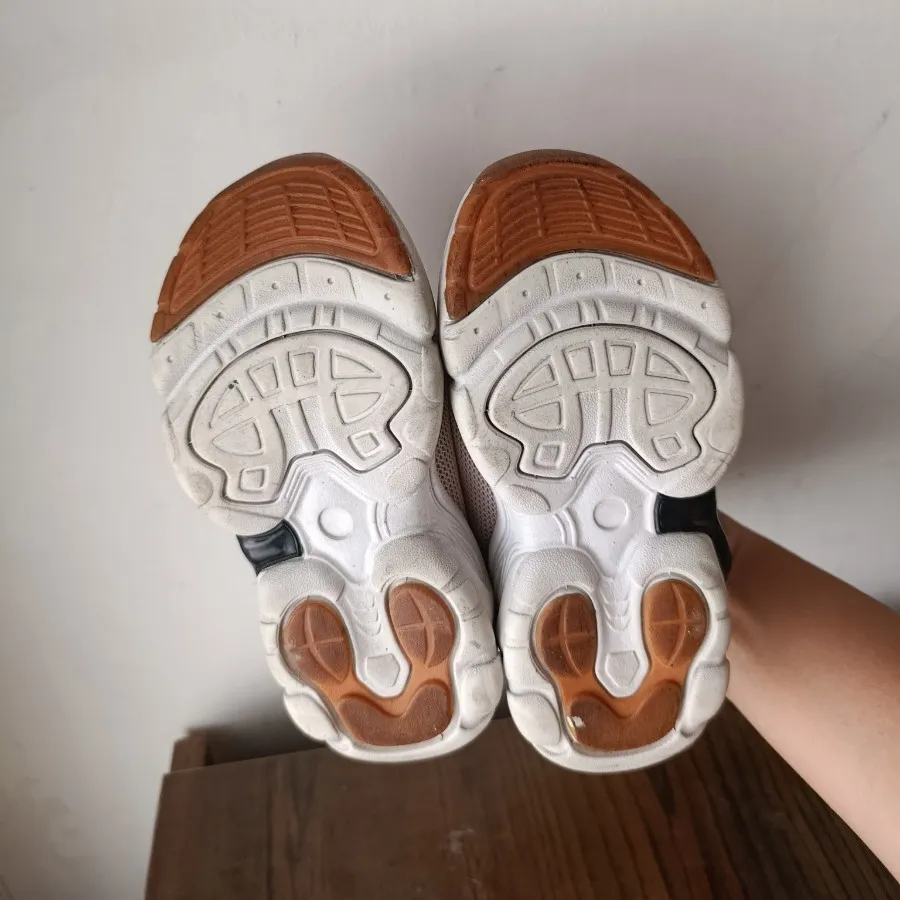 کفش دخترونه طرح گاوی