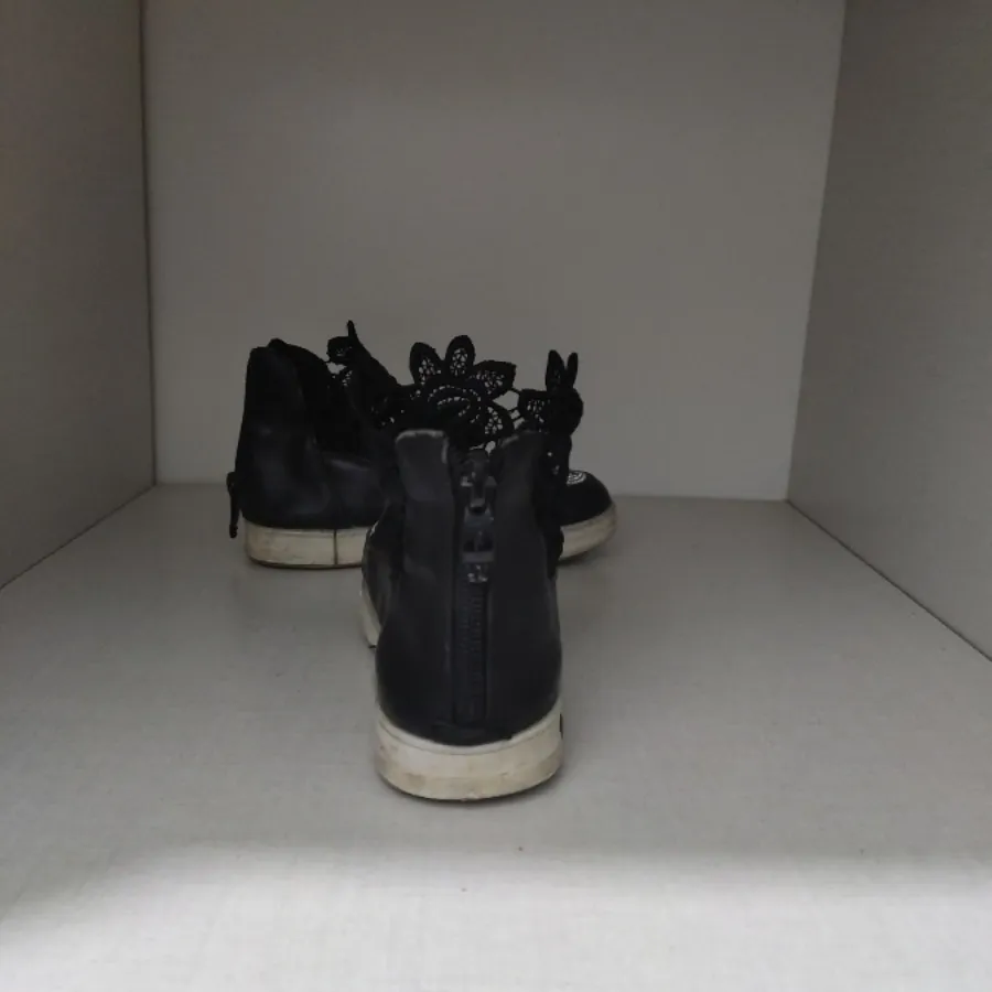 کفش بچه گانه