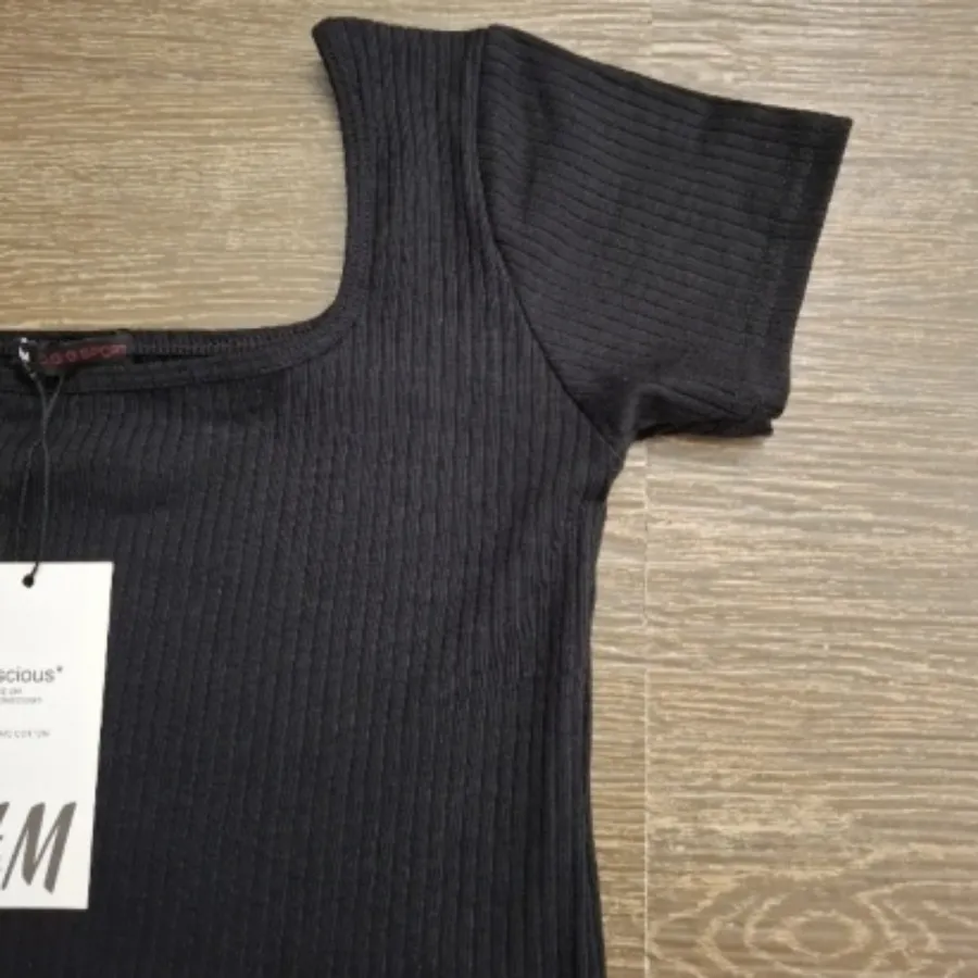 تیشرت یقه خشتی مشکی