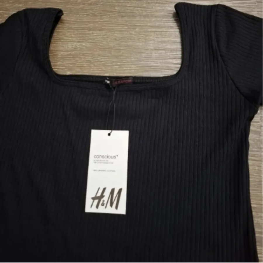 تیشرت یقه خشتی مشکی