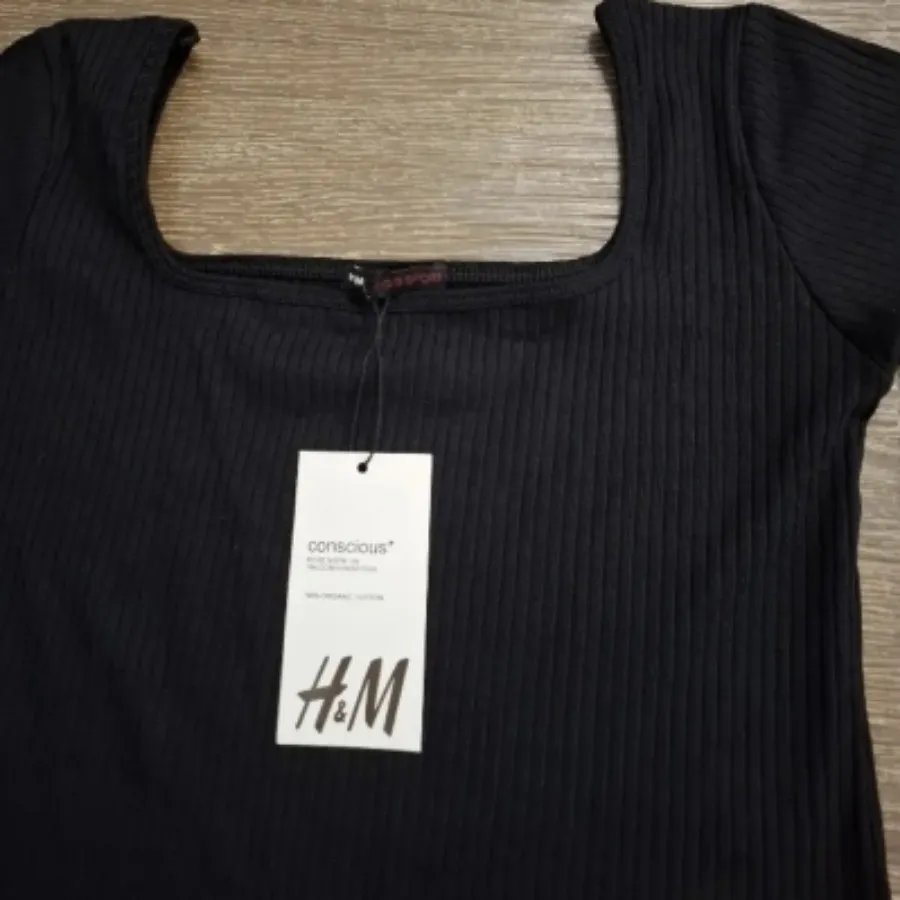 تیشرت یقه خشتی مشکی