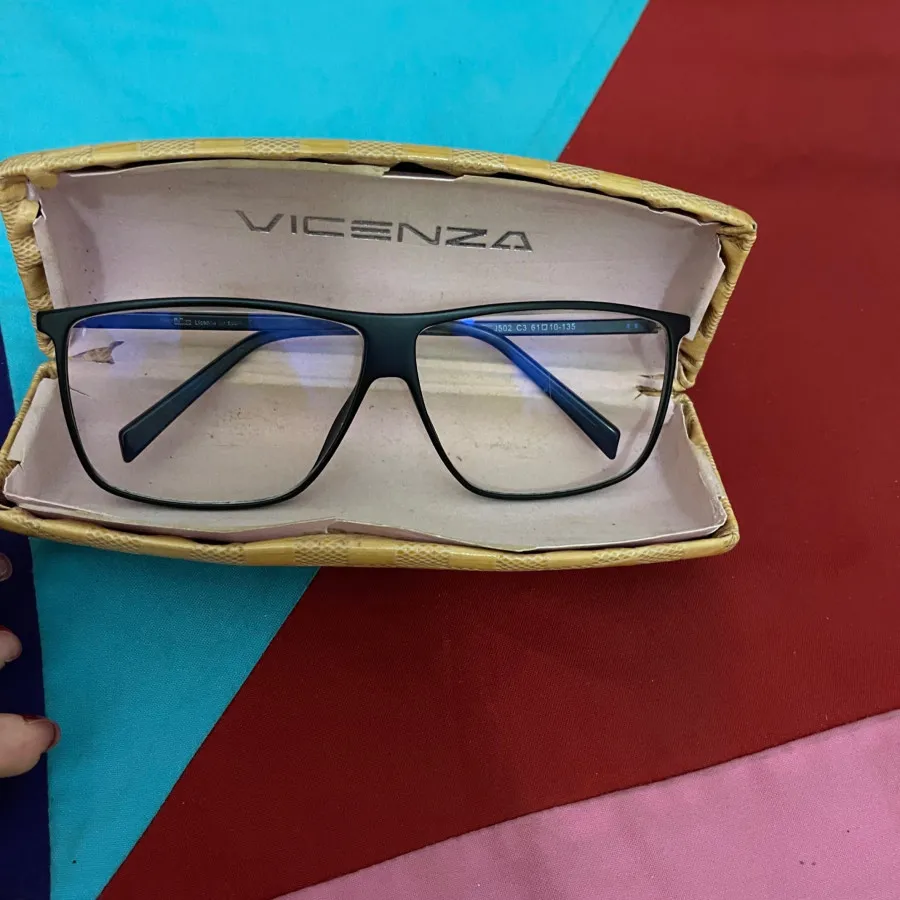 فریم عینک اسپانیایی