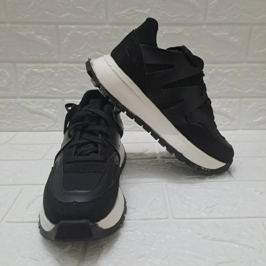 کتونی لژ دار