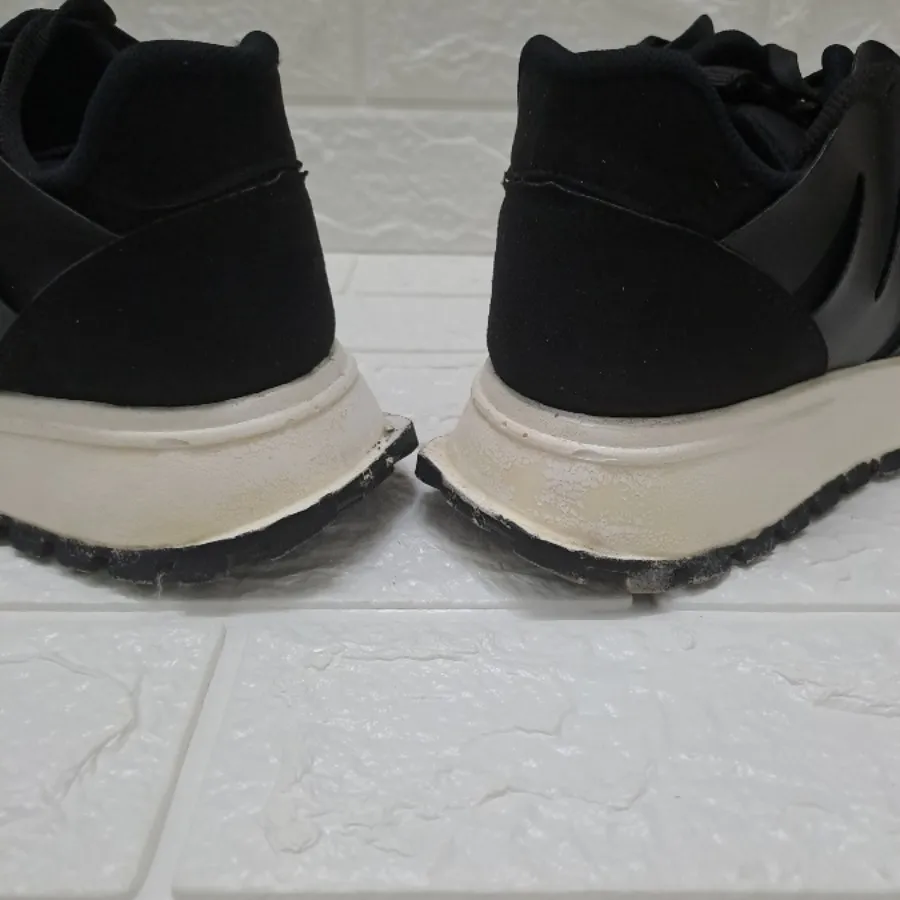 کتونی لژ دار