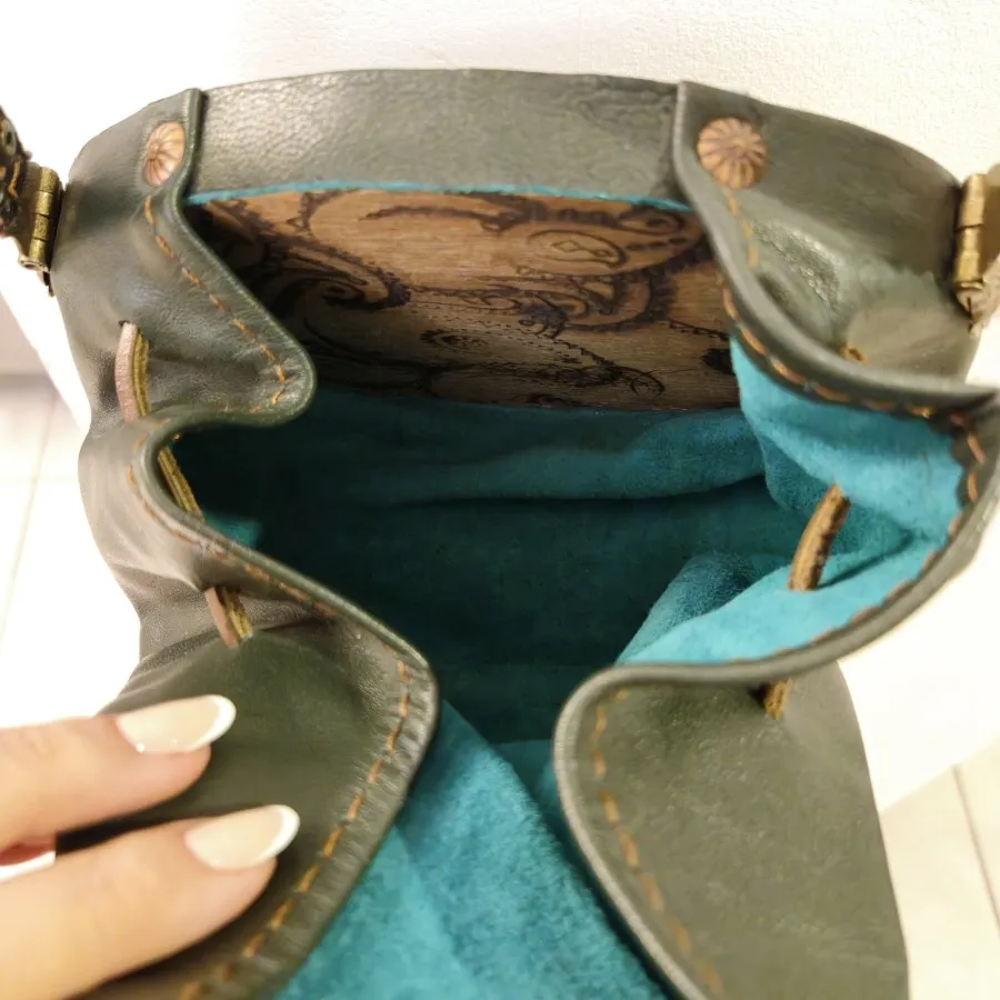 کیف چرم و چوب هنری