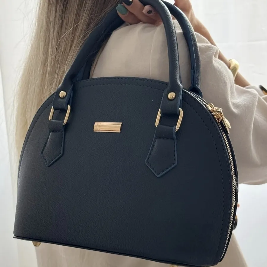 کیف مشکی دستی نیم دایره