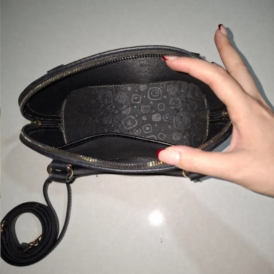 کیف مشکی دستی نیم دایره