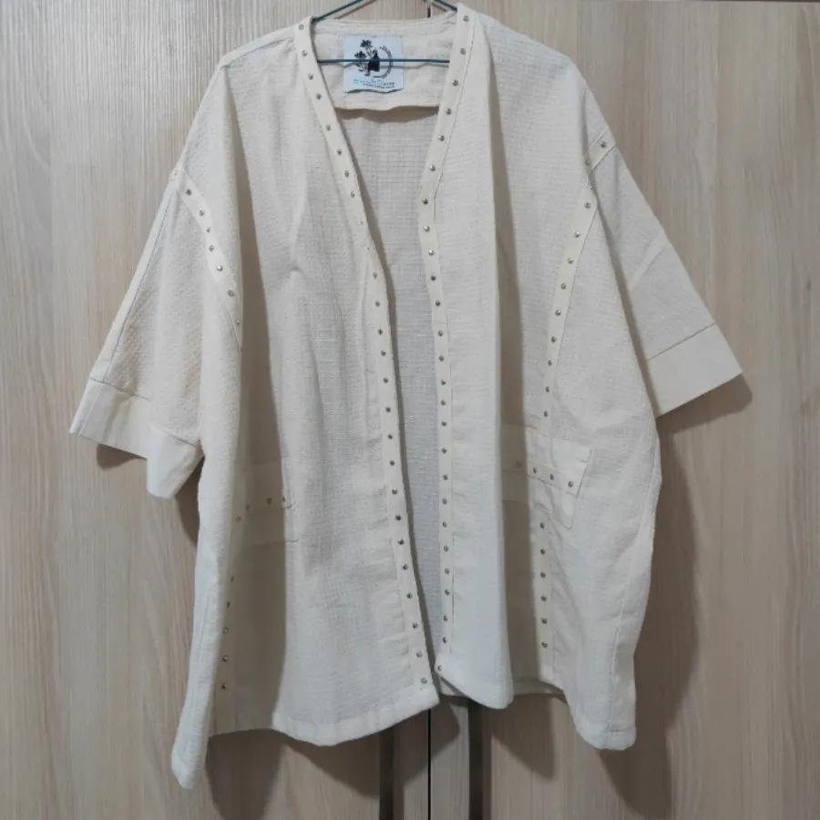 مانتو فری‌سایز شیری رنگ