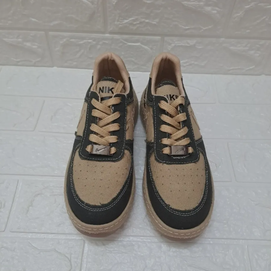 کتونی لژدار