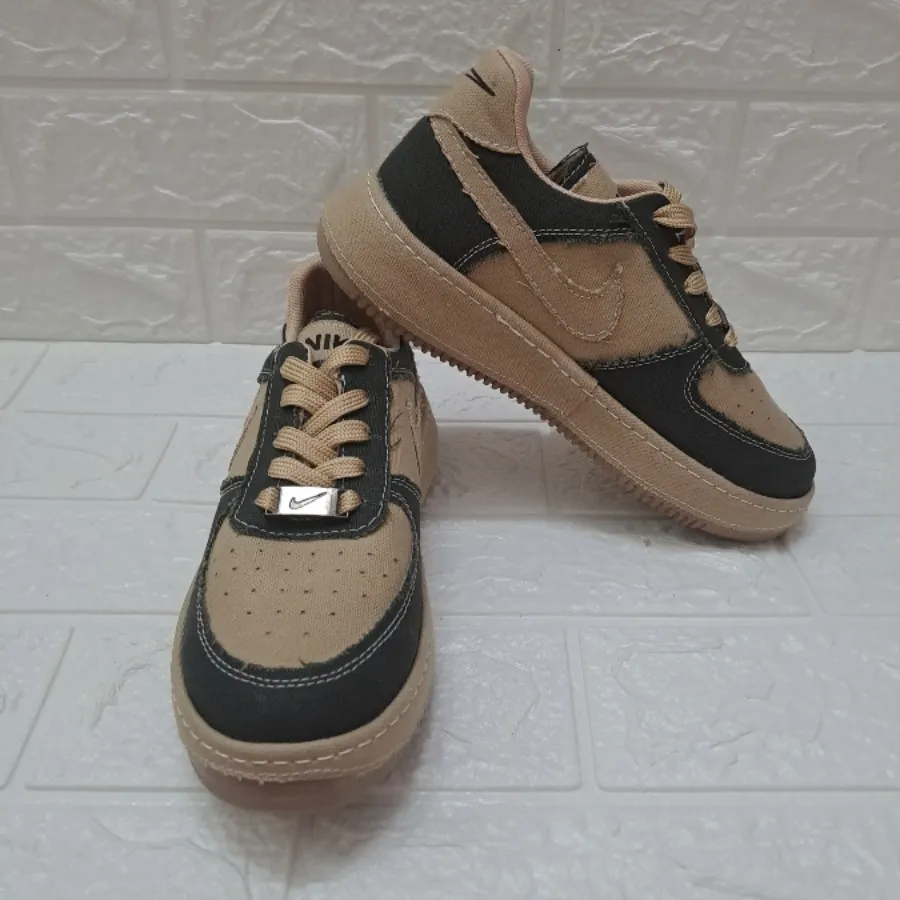 کتونی لژدار