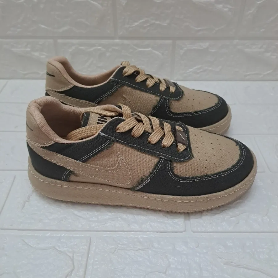 کتونی لژدار