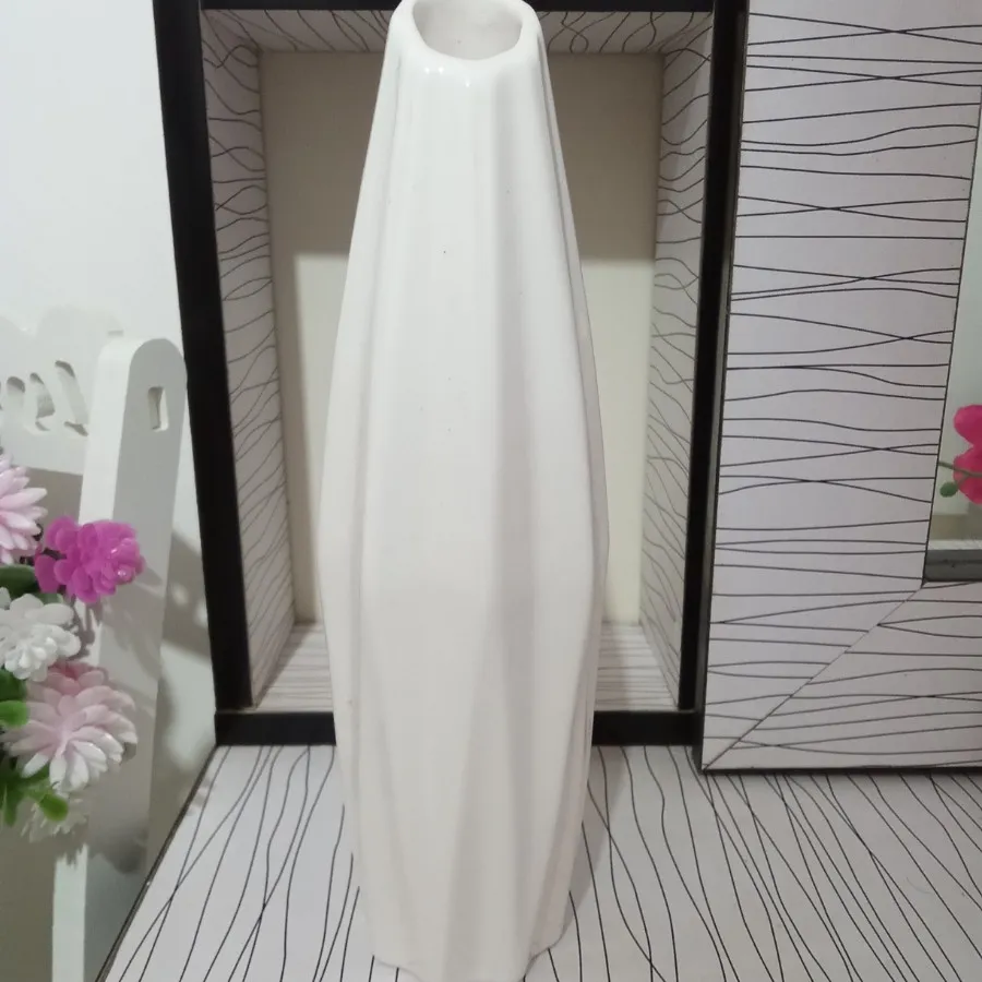 گل ارکیده با گلدان