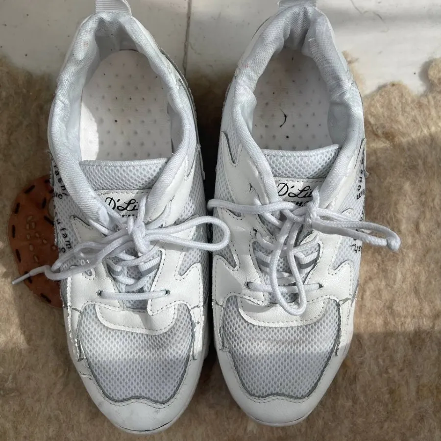 کتانی زنانه سفید